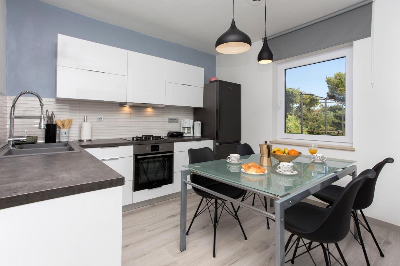 "Andrija" Apartmen'S Баньоле Екстериор снимка