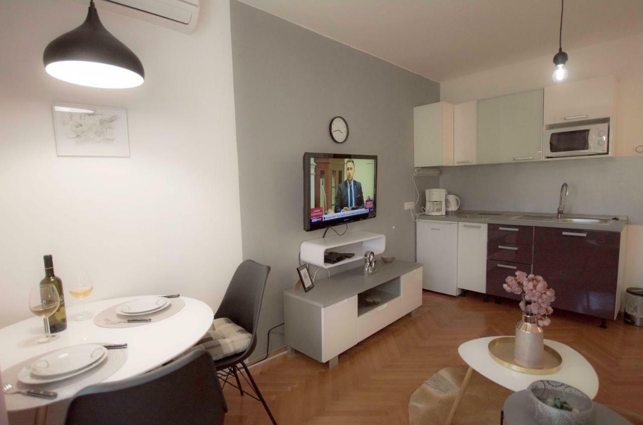 "Andrija" Apartmen'S Баньоле Екстериор снимка