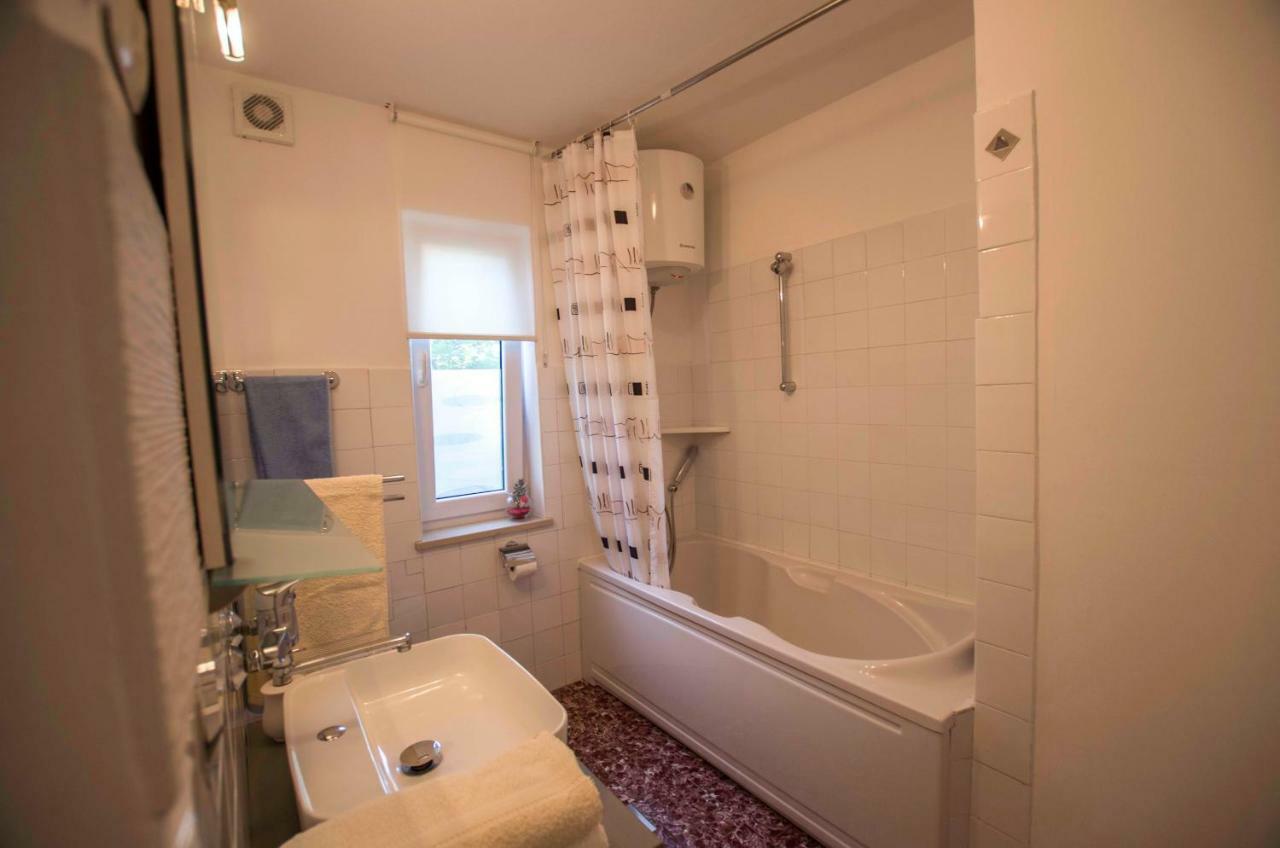 "Andrija" Apartmen'S Баньоле Екстериор снимка